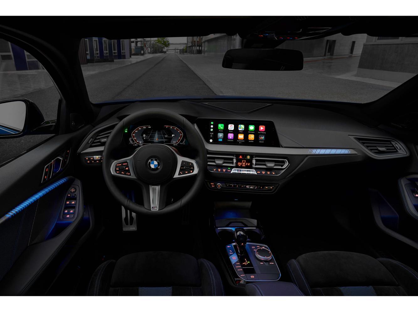 全新世代BMW 1系列滿載先進科技配備，導入家族最新的BMW全數位虛擬座艙，整合10.25吋虛擬數位儀錶及10.25吋中控觸控螢幕，營造前衛座艙氛圍。