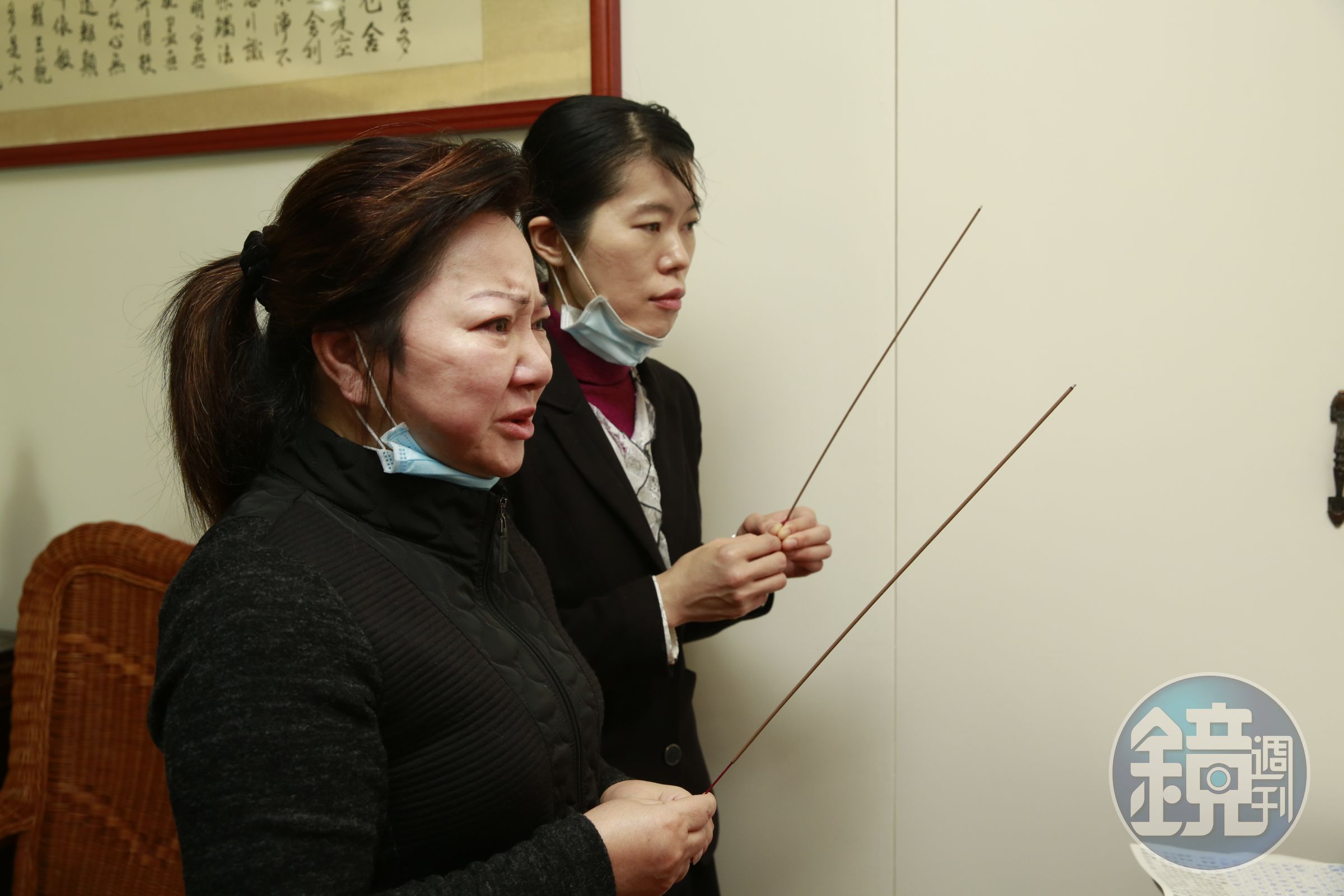 白冰冰將白曉燕牌位擺在客廳，白曉燕的同學也前來祭拜。