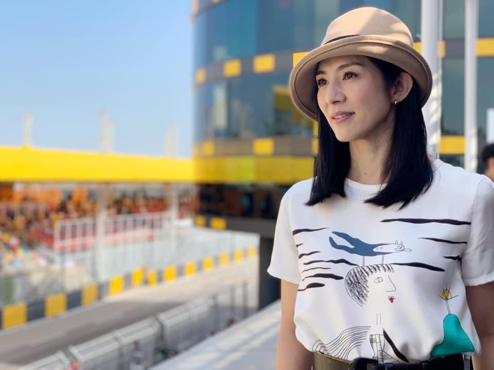 楊采妮昨天在社交網站分享跟兒子的生活日常,老公邱韶智兒子們在玩角色扮演。(翻攝自楊采妮臉書)