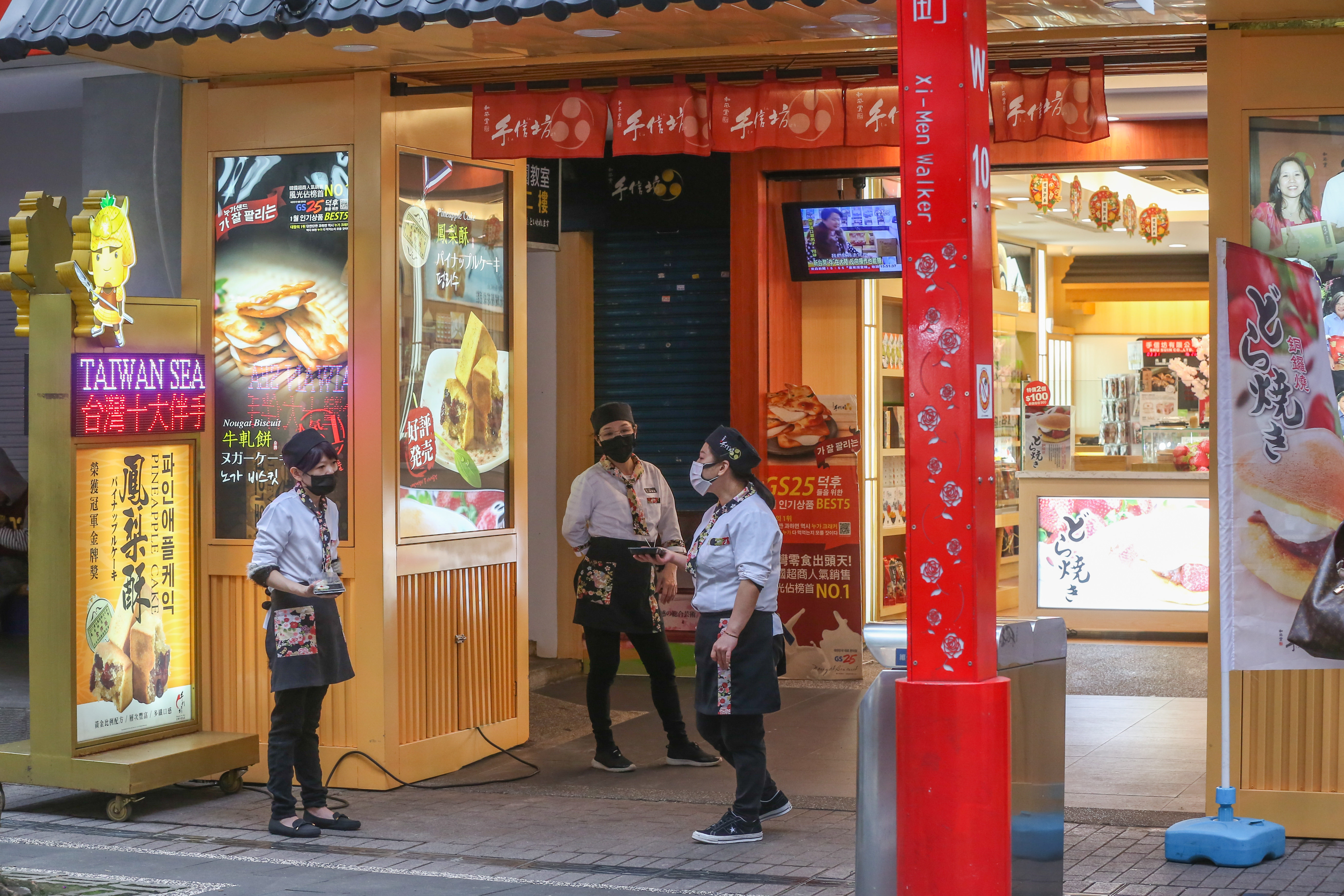 此次疫情來襲，西門町伴手禮業者首當其衝，生意至少都掉9成。