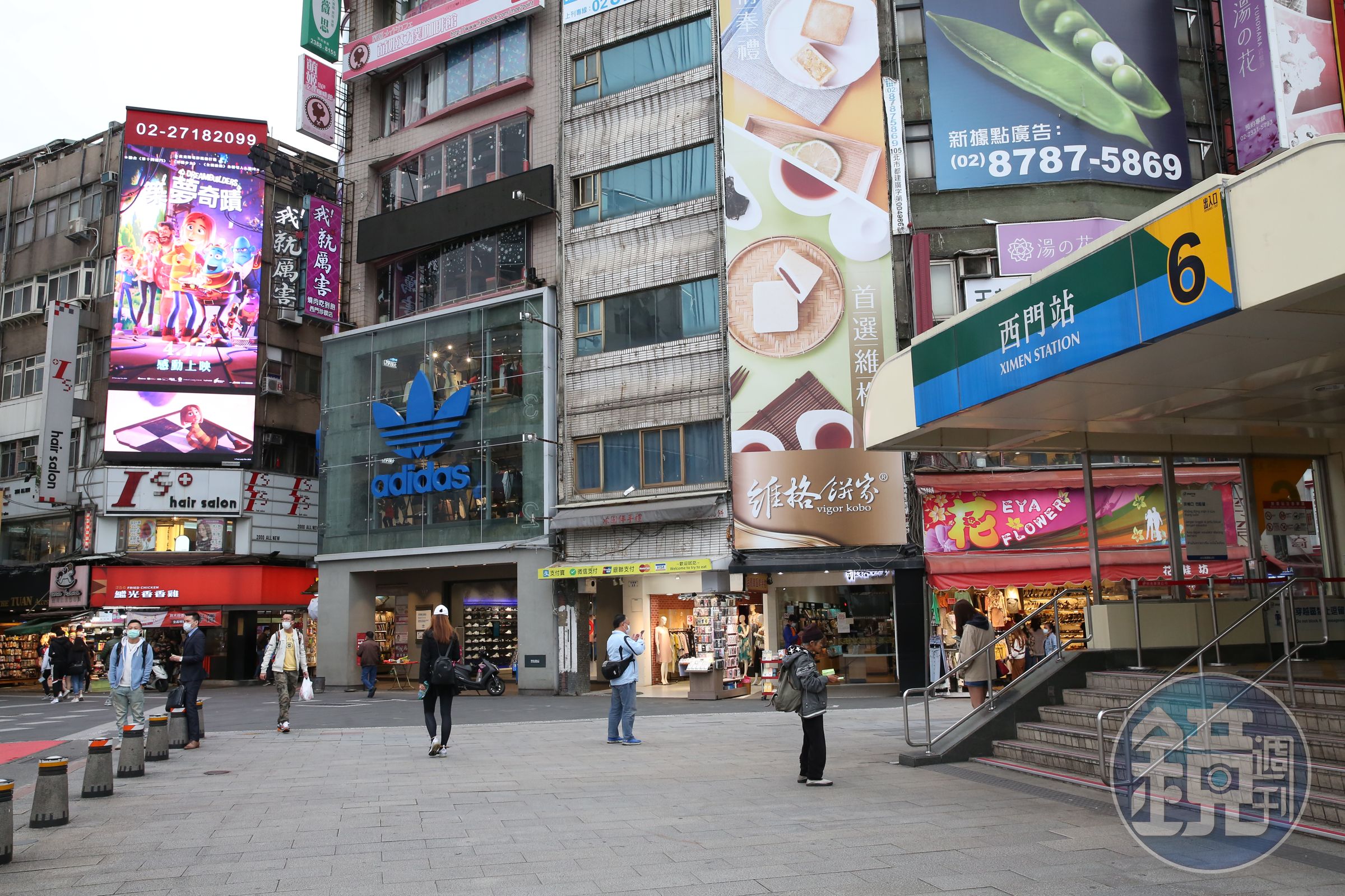 西門六號出口一帶是各方人馬必爭之地，罕有空店面釋出。