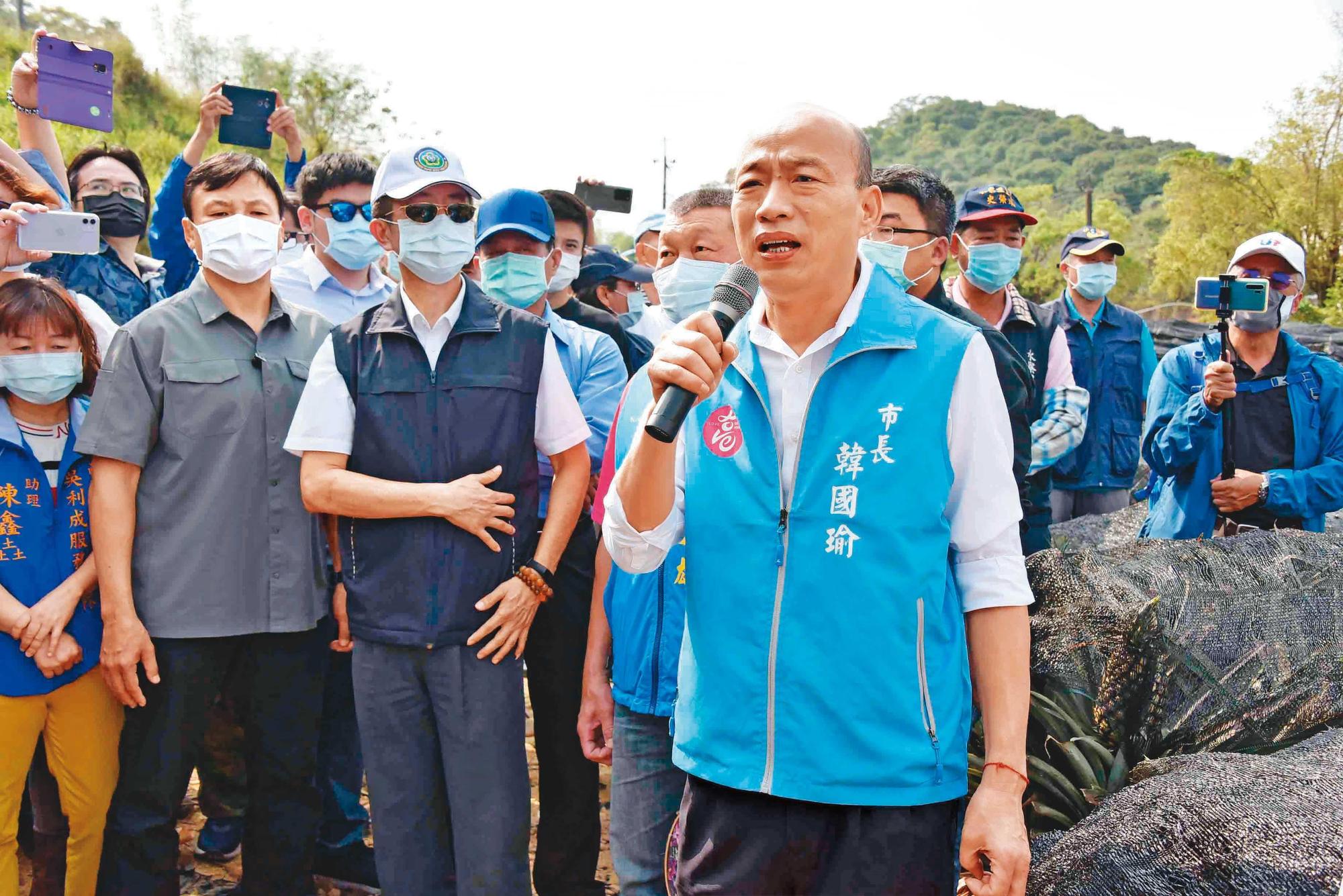 擺脫市議會質詢的戰場後,韓國瑜一心拚市政,盼化解罷韓危機,殊不知遭自家人窩裡反。(高市府提供)