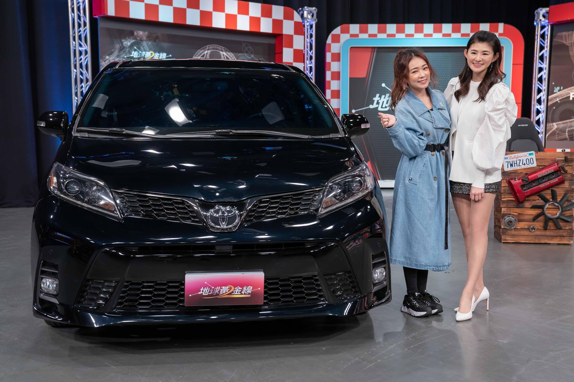 即將成為新嫁娘的詹子晴(左)為了男友家長輩,小女孩開大車。(TVBS提供)