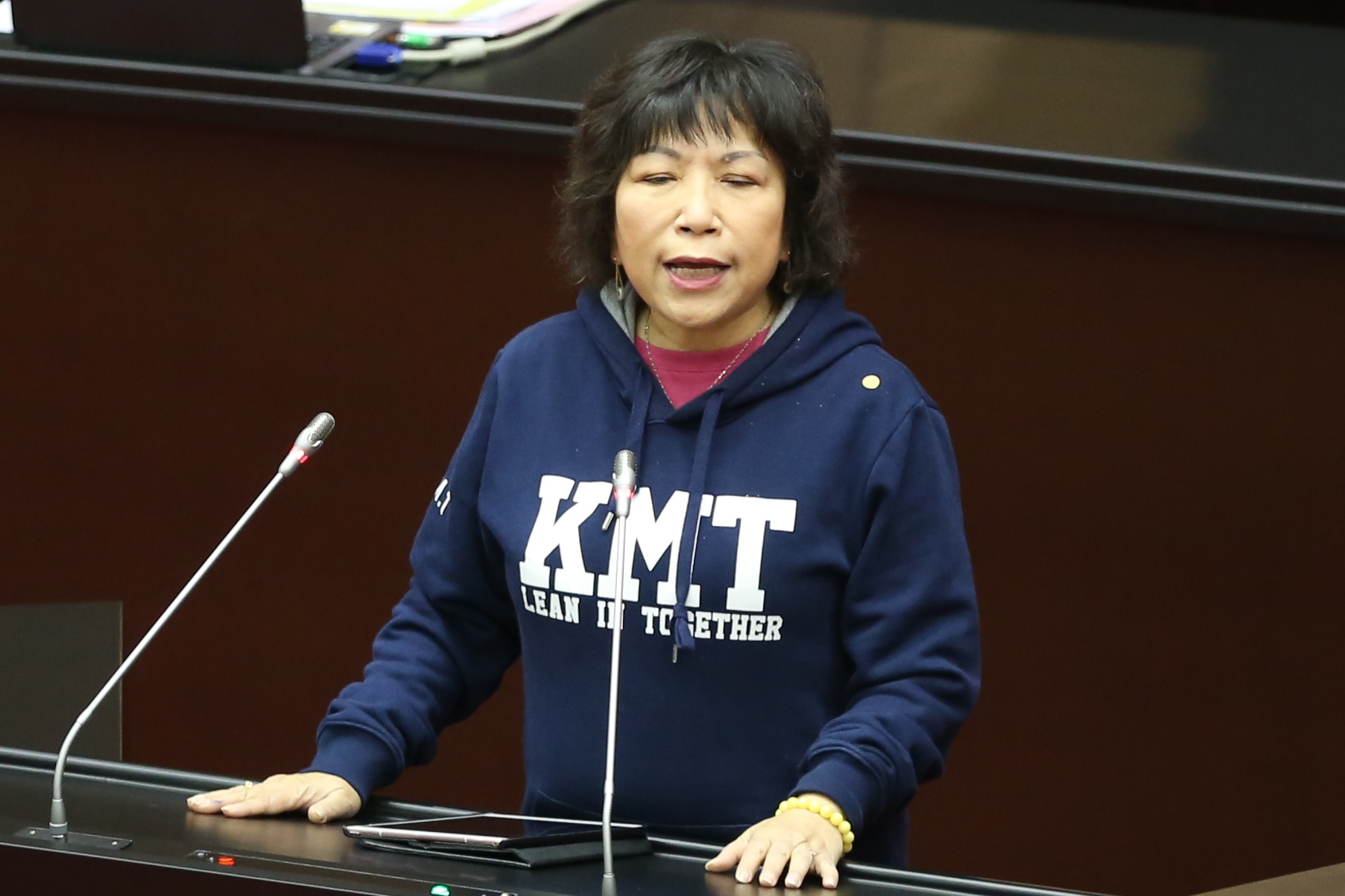 國民黨立委葉毓蘭日前用氣炸鍋加熱口罩，差點造成青島二館火災。（本刊資料照）