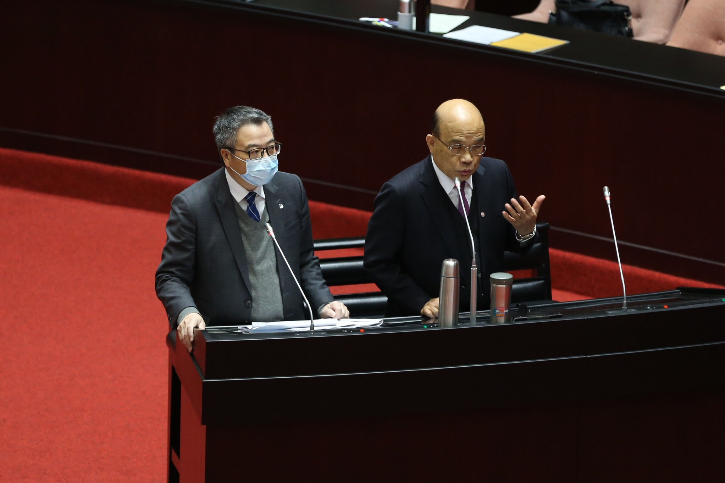 行政院長蘇貞昌在立法院答詢。