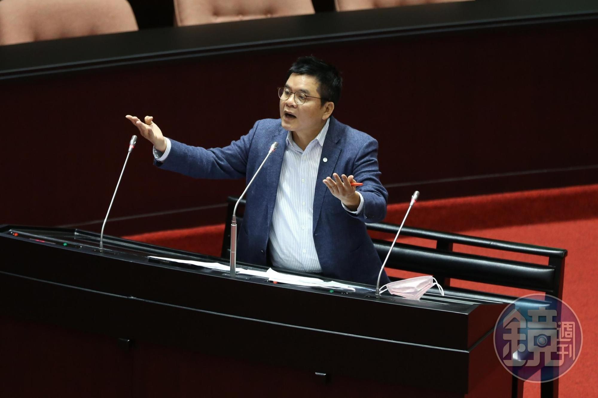 民進黨立委莊瑞雄今在立法院質詢。