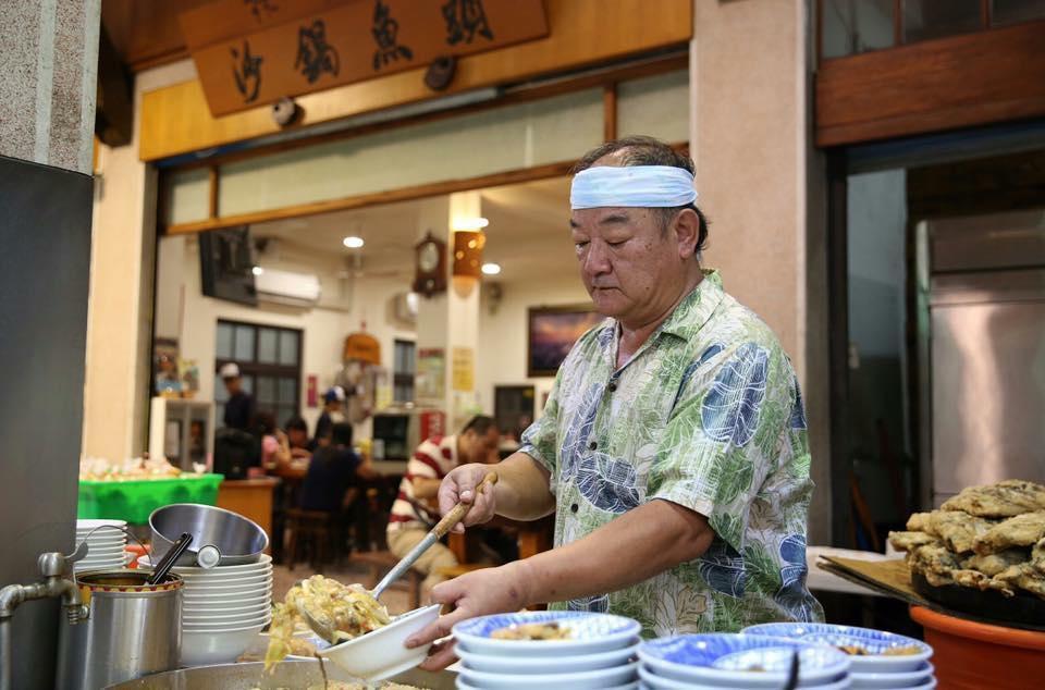 有客人返家後寄8片口罩給老闆,讓嘉義排隊名店林聰明沙鍋魚頭老闆忍不住讚美「這是台灣人最美的表現」。(翻攝自嘉義林聰明沙鍋魚頭粉絲專頁)