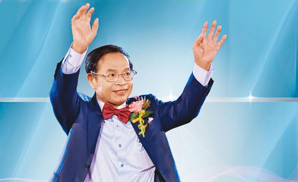 少龍宣稱聽他的歌可治療武漢肺炎,被法院認定散布謠言,裁罰1萬元。(翻攝仙華音樂官網)