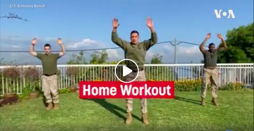 美國海軍陸戰隊教導居家隔離民眾，6個在家也可以簡單鍛鍊身體的運動。（翻攝自VOA美國之音粉絲專頁）