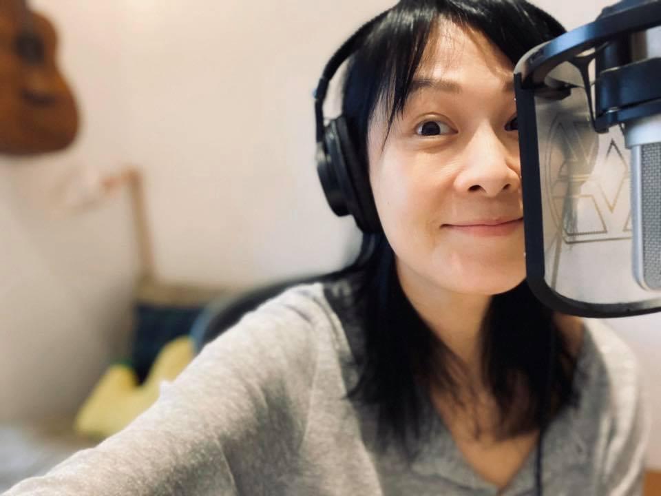 劉若英近期積極練唱，送完兒子上學後，當媽的就開工練唱。（翻攝自劉若英臉書）