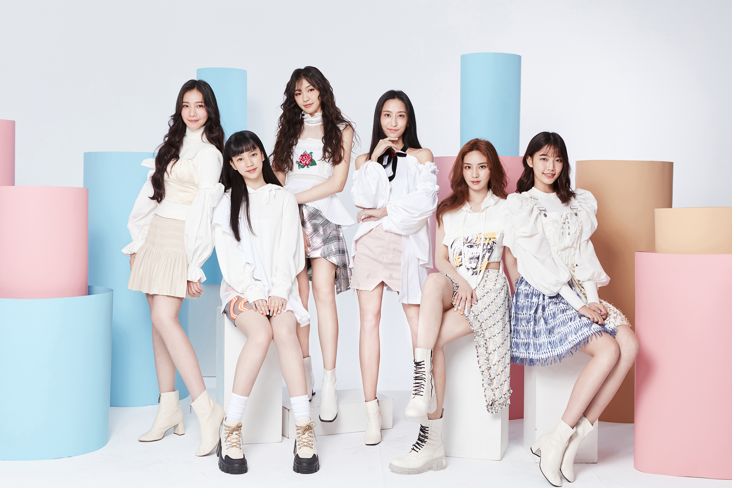 新女團PER6IX由6位平均18歲的女孩組成，包括李紫嫣（左起）、馬瑋伶、申力安、彭名慧、王加瑄及林采婕。（喜歡音樂提供）