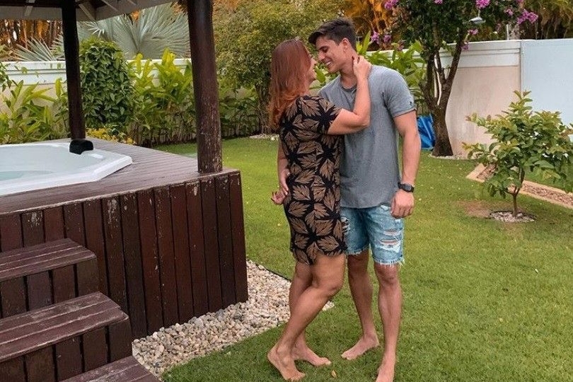 現年52歲的娜汀已經在2016年和內馬爾父親離婚，內馬爾對母親曬愛貼文點讚，並寫下：開心就好，媽媽我愛你。（翻攝自娜汀IG）