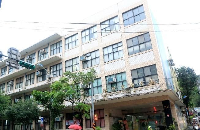 基隆爆出確診婦人返台後因體溫偏高,3月21日安排到衛生福利部基隆醫院篩檢。(翻攝自google地圖)