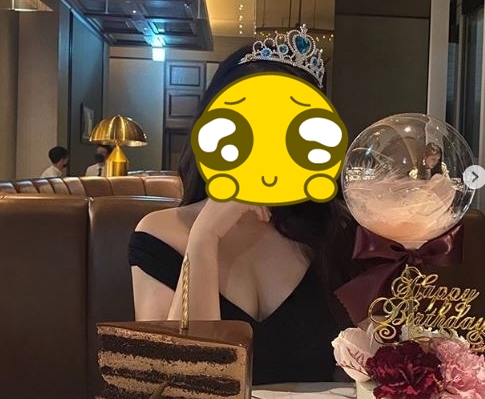 簡嘉芸瘦身成功之後，打扮愈來愈有成熟韻味。（翻攝簡嘉芸IG）