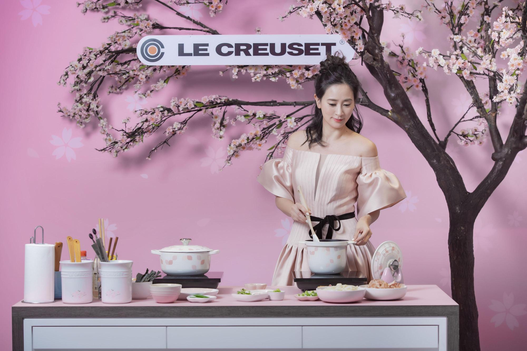 李晶晶出席活動秀廚藝,也聊自己的育兒食譜。(LE CREUSET提供)