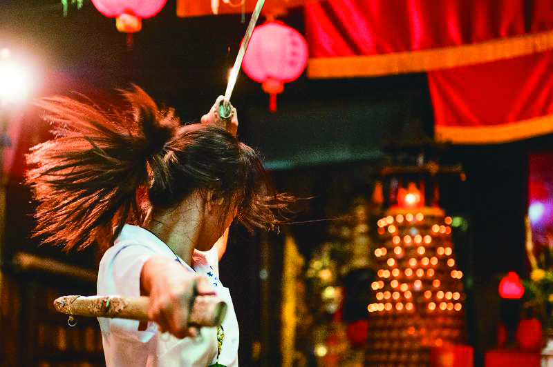 高鳴晟與攝影陳克勤共同研究電影，2人合作的陳和榆執導短片《神算》也備受肯定。（翻攝自myVideo.net.tw）