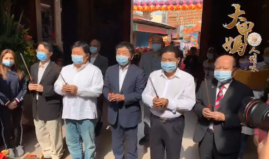 中央流行疫情指揮中心指揮官陳時中今上午到大甲鎮瀾宮參拜。（翻攝自大甲鎮瀾宮【我愛大甲媽】臉書）