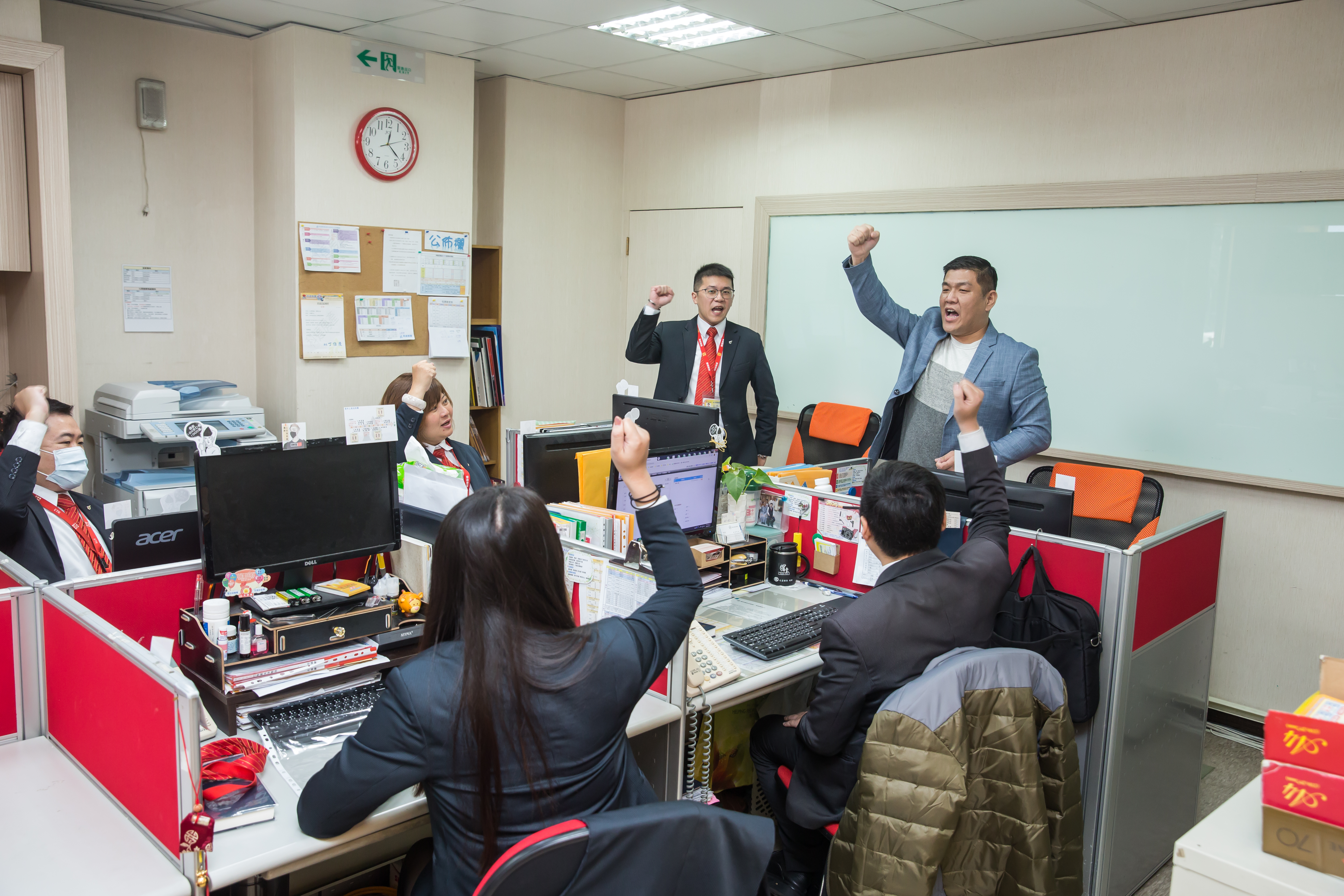 假日會巡房仲店頭，針對疫情影響看屋意願，賴建程喊話將加碼下廣告、舉辦摸彩活動刺激客源。