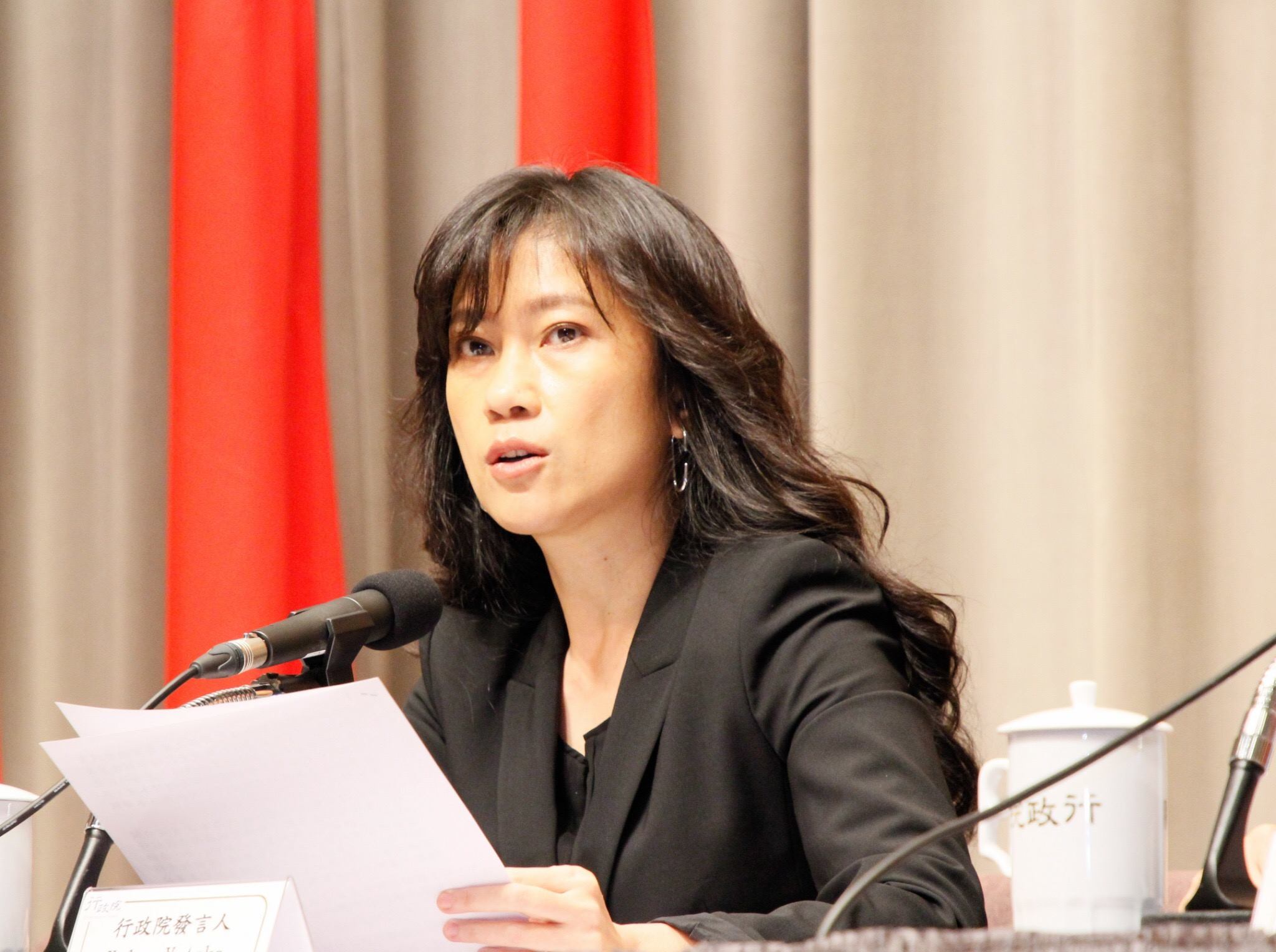 行政院發言人谷辣斯．尤達卡認為，馬英九總統執政時無差別發放「消費券」成效不彰，「我們不想重蹈覆轍！」（翻攝自Kolas Yotaka臉書）