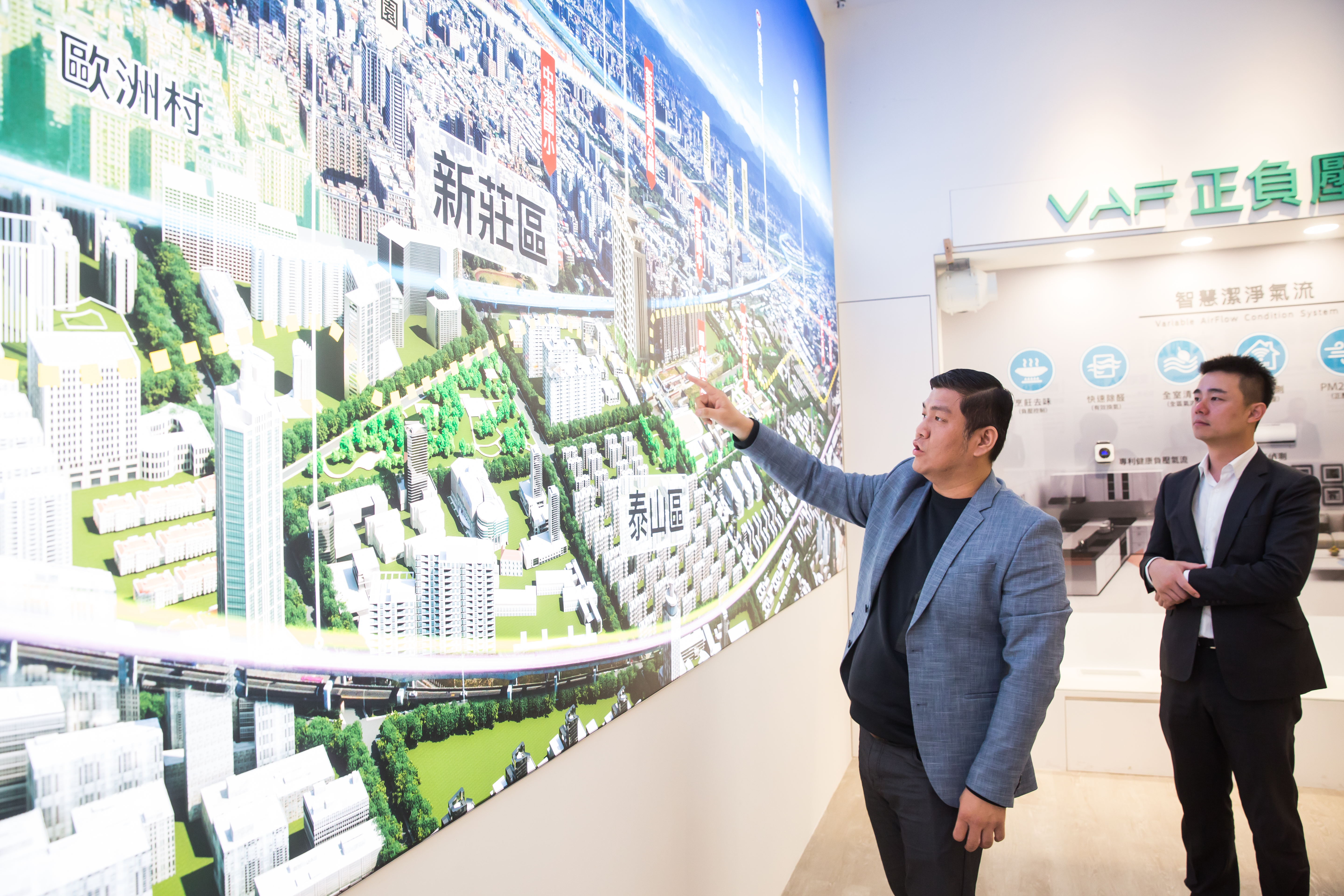 短短3年不到就嶄露頭角，賴建程透露祕訣說：「只要跟在寶佳、茂德這2家建商旁邊推案，他們賣多少，你比他們貴1、2萬元，保證3個案子就紅了！」