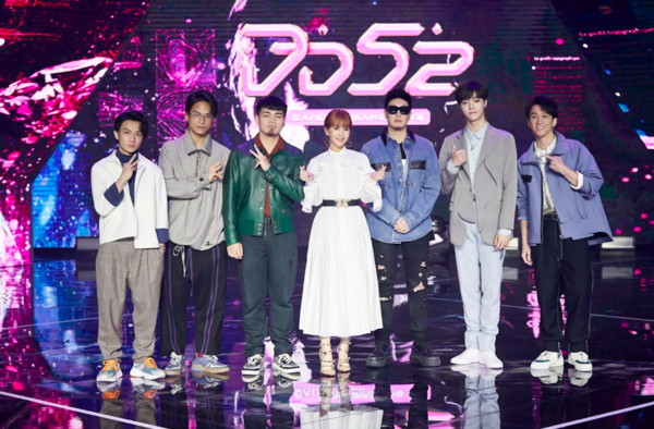 《菱格世代DD52》日前首錄，茄子蛋、楊丞琳、潘瑋柏、陳立農、陳漢典同台合照。（DD52提供）