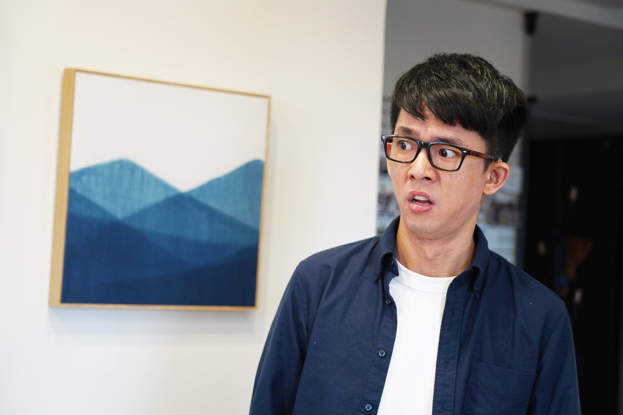 阿滴解釋廣告不僅紙本露出，網路也有。（翻攝阿滴英文臉書）