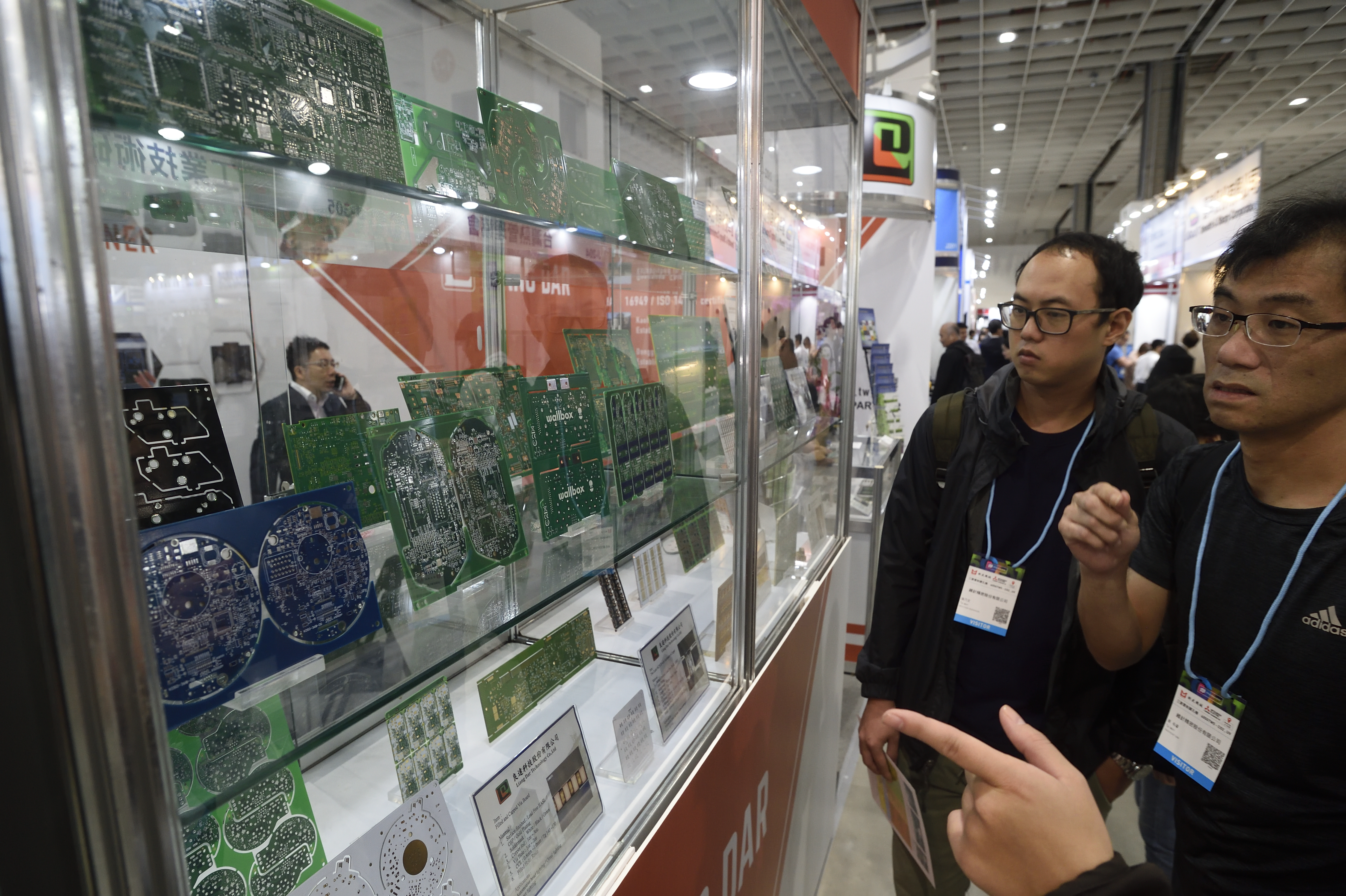 柏承多次買回庫藏股，引起鄭金鴻的關注，並在股價淨值比被低估時陸續買進。