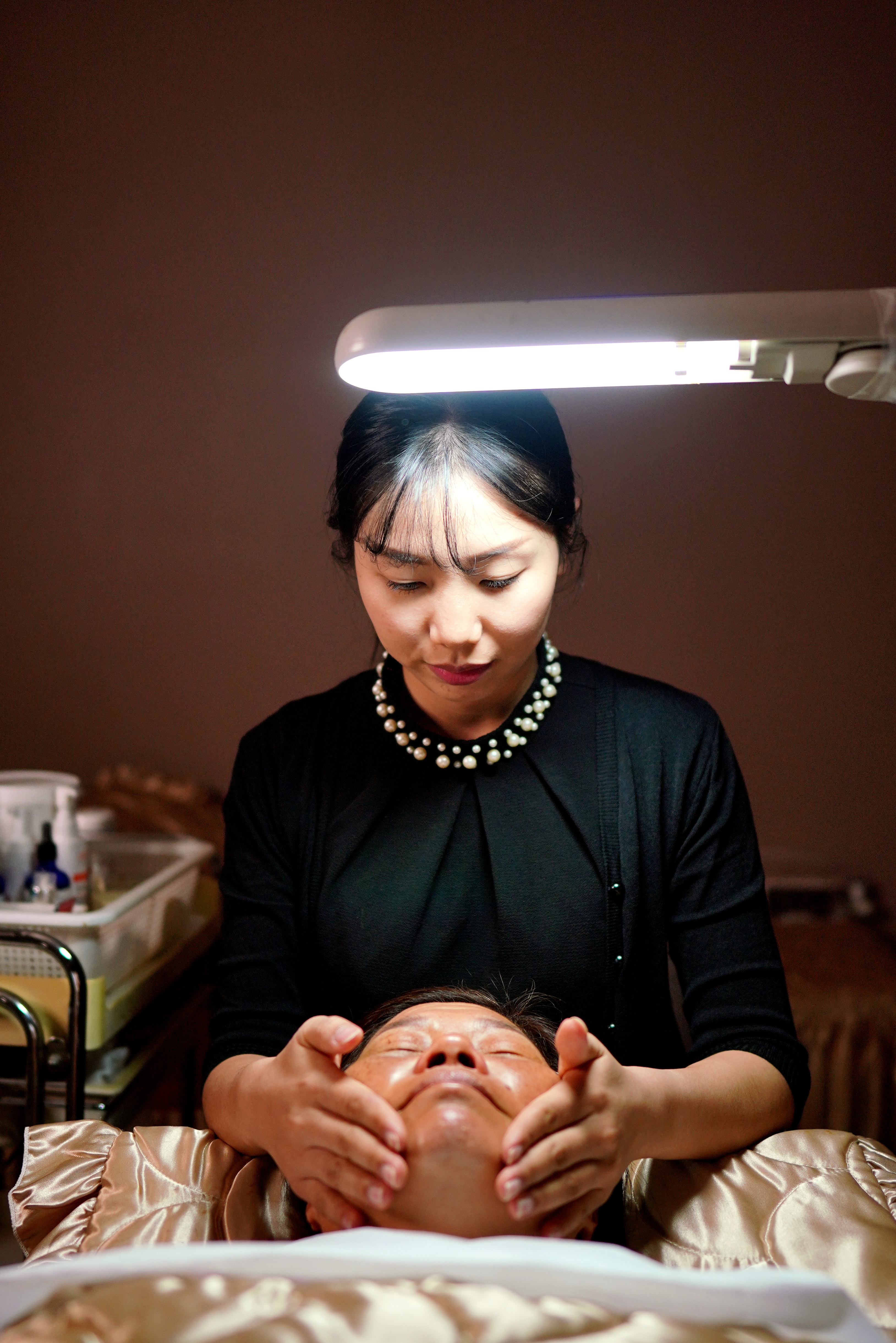 傅美慧與媽媽感情好，身為金牌美容師的她，有空時會幫媽媽做臉、按摩放鬆。