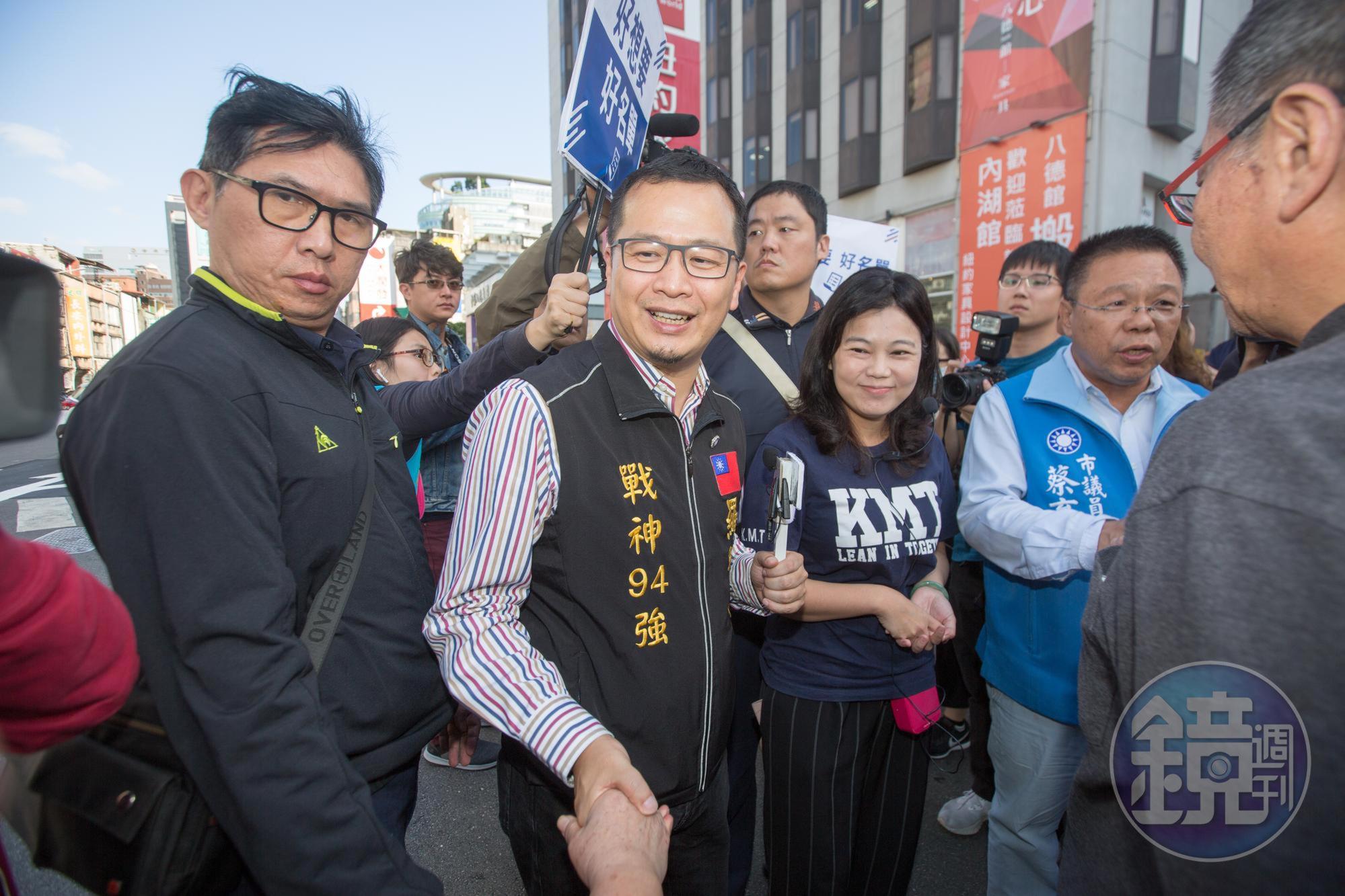 國民黨台北市議員羅智強指「華航根本不可能改名」,批民進黨一開始就在騙票。