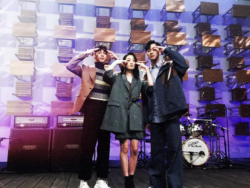 能夠一起聽戲中延續到戲外的演唱會，柯佳嬿直呼太奇幻。（翻攝自柯佳嬿臉書）