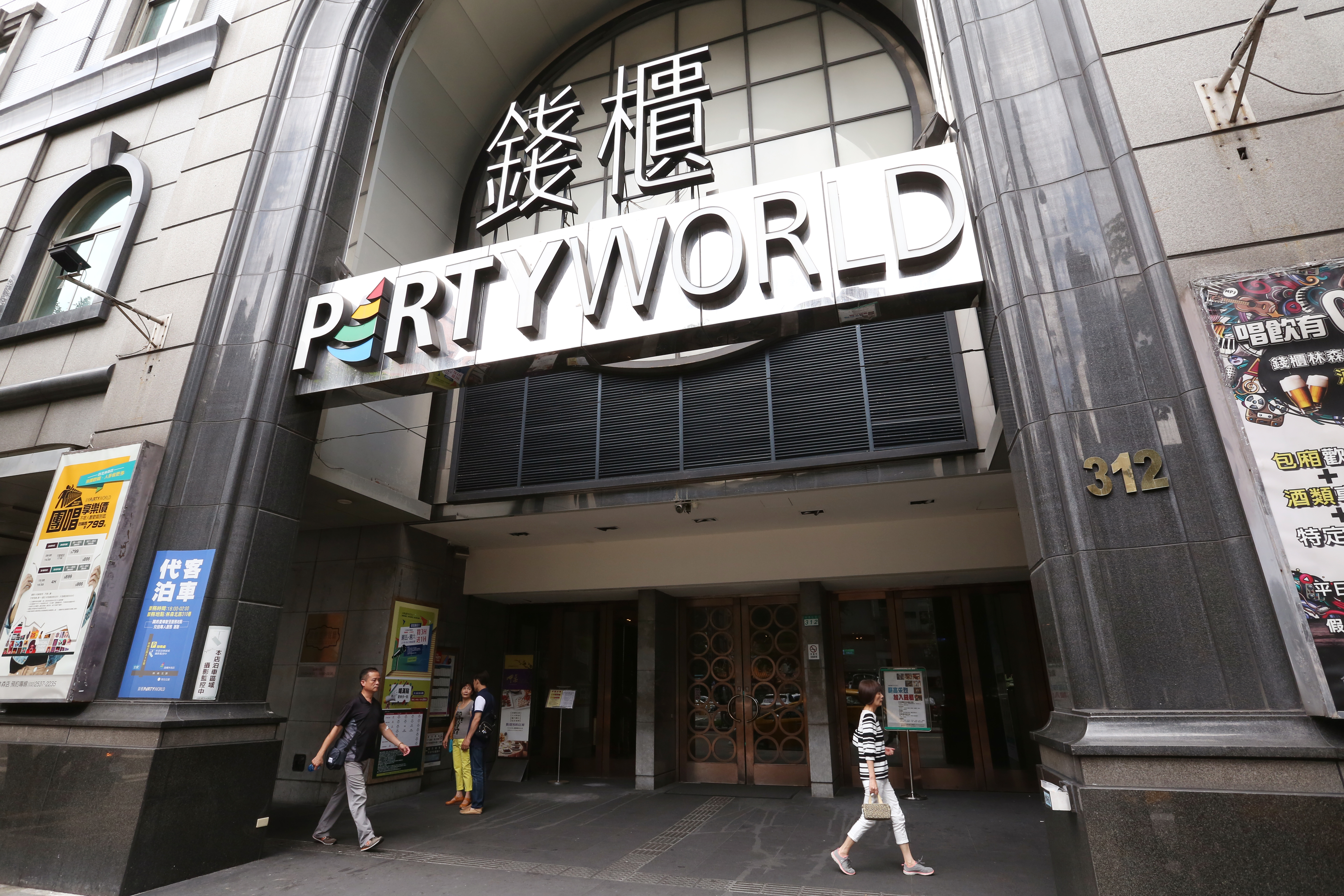 錢櫃股本僅13.65億元，每年高額配息，加上西門旗艦店重估價值龐大，讓存股達人能安心持有。