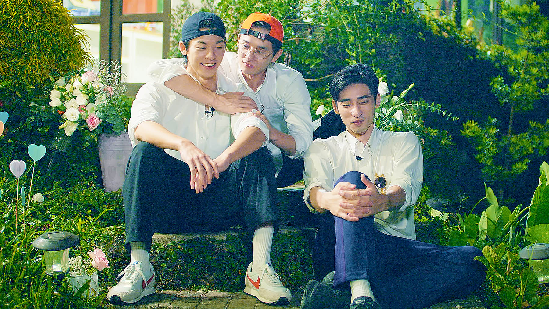 張軒睿主動揪章廣辰、許光漢回民宿幫忙。（公視提供）