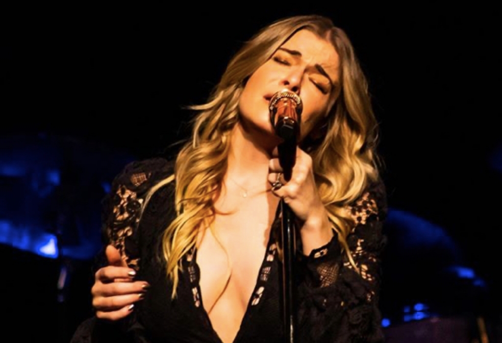 〈How Do I Live〉讓黎安萊姆絲打入抒情流行榜，紅遍世界，但從小小年紀就出道，反而讓她活在壓力當中。（翻攝自LeAnn Rimes官方Instagram）