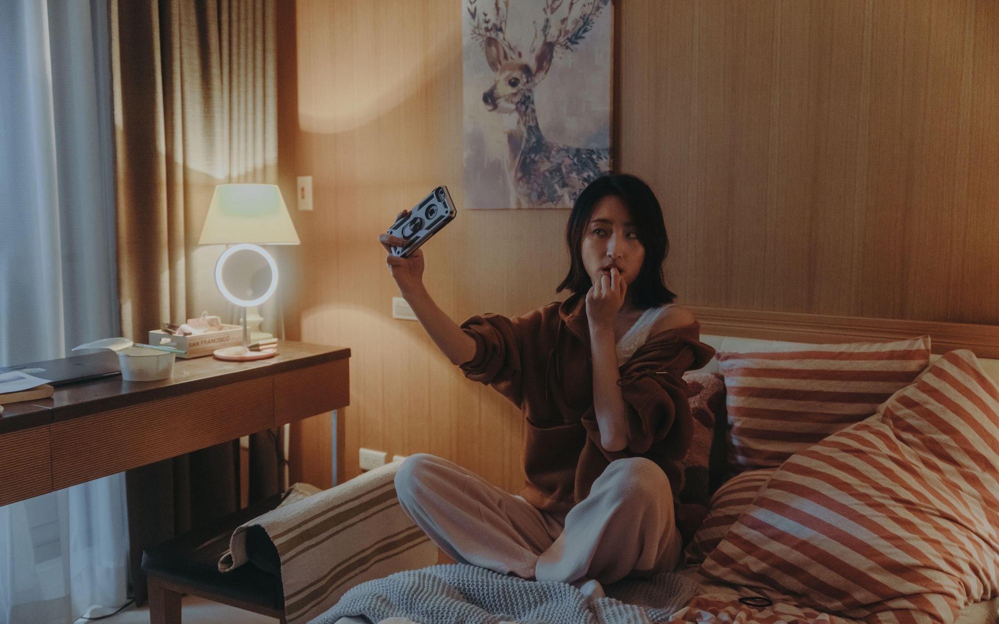 柯佳嬿今年作品不斷，《想見你》剛下檔不久，《愛的詐欺犯》又將要播映。（中視提供）