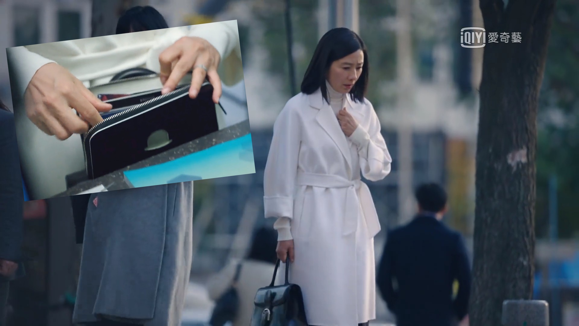 金喜愛在《夫婦的世界》中，精品品牌是標配，連皮夾都要價NT$61,100。（愛奇藝台灣站提供）