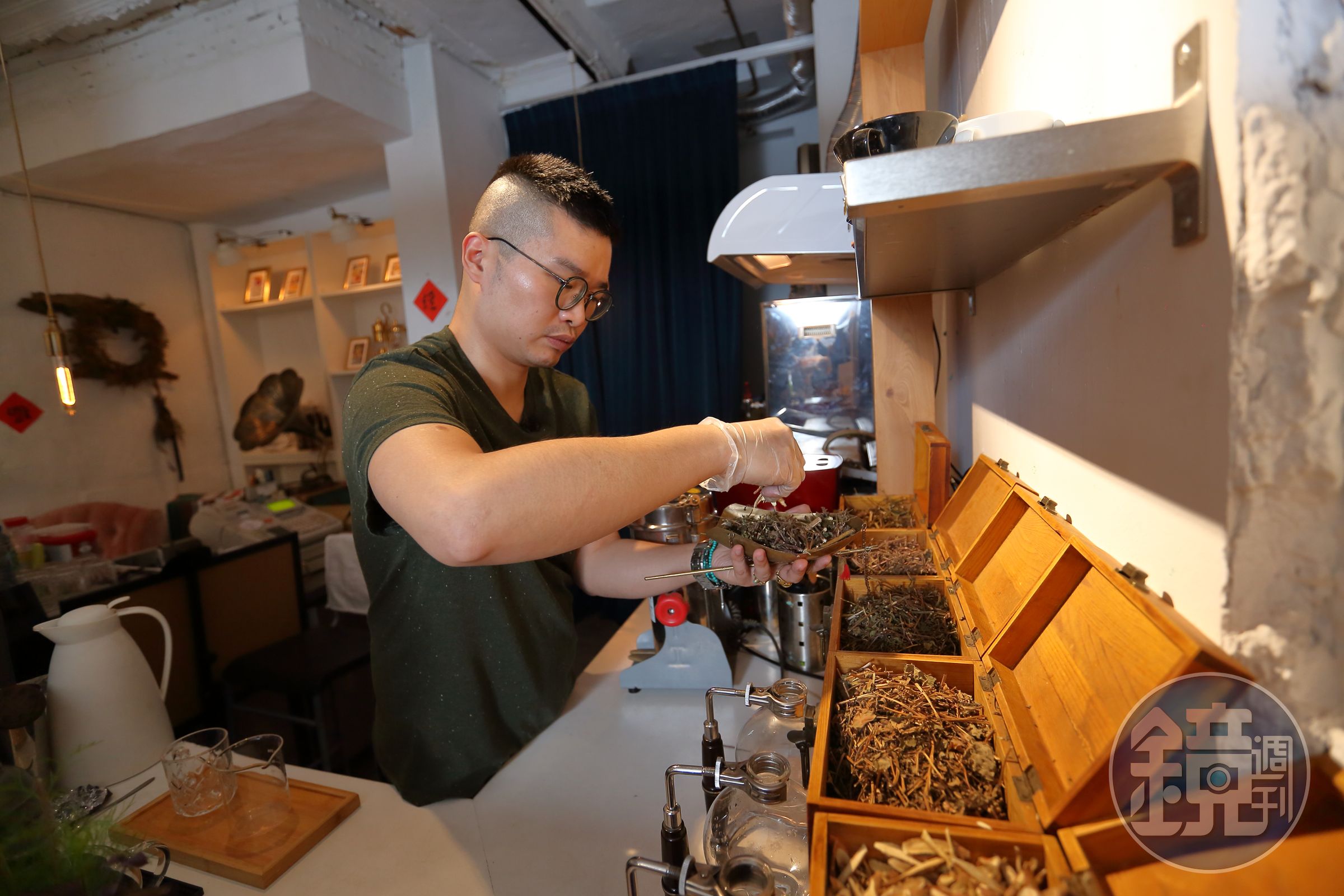 李俊頡在澳洲工作2年多，曾替一位開設家具賣場、從事家具進出口貿易的台商工作。