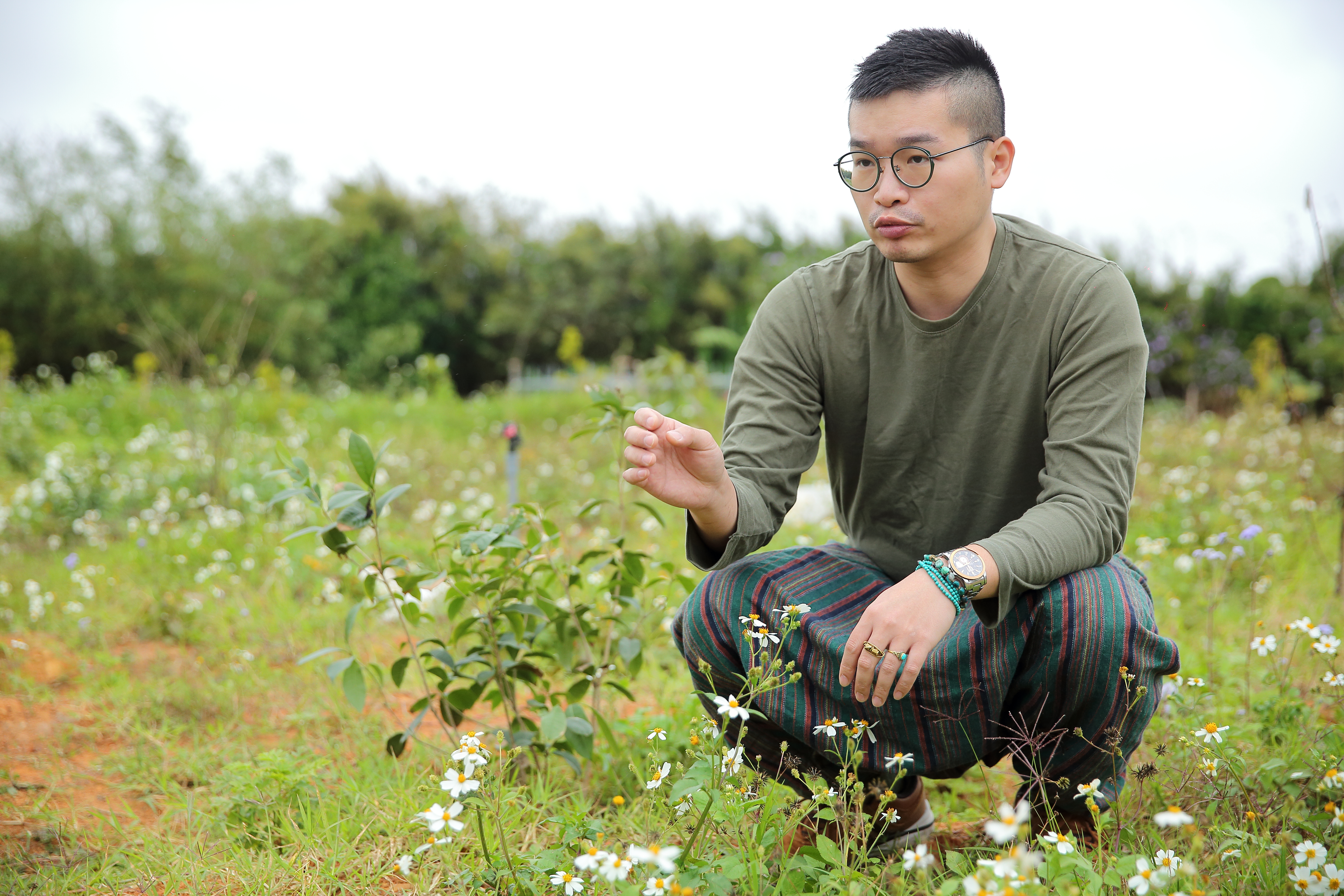 李俊頡小時候常在外婆家的農田玩耍，立志當個農夫廚師，考大學時，刻意考進文化園藝系。