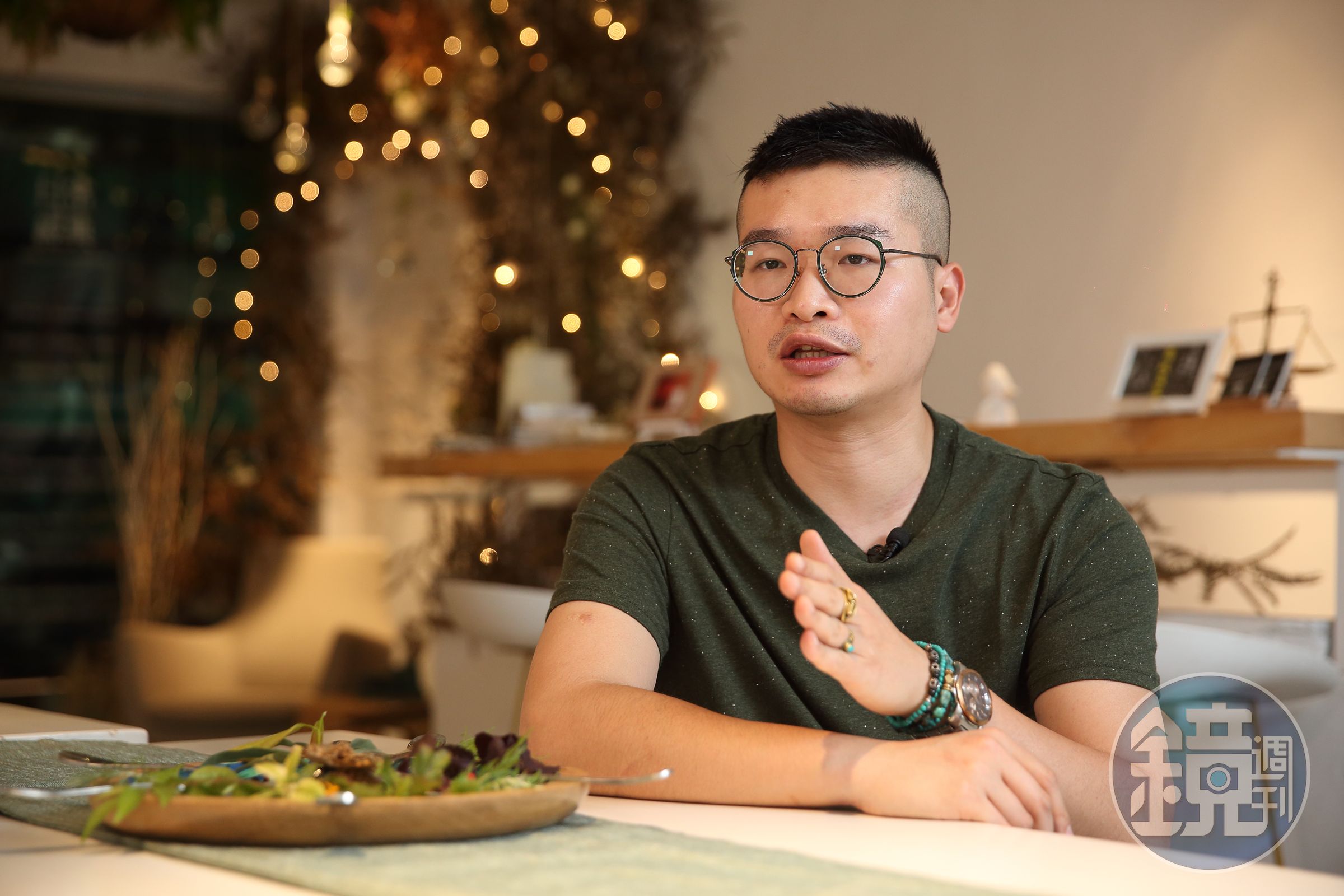 李俊頡形容，發病時就像腦子裡出現某種聲音在跟自己對話。