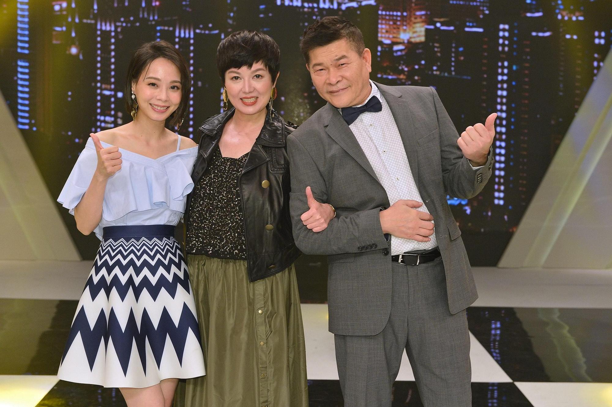 苗可麗上澎恰恰、孫淑媚所主持的《樂來越好聽》大展演技。(八大提供)
