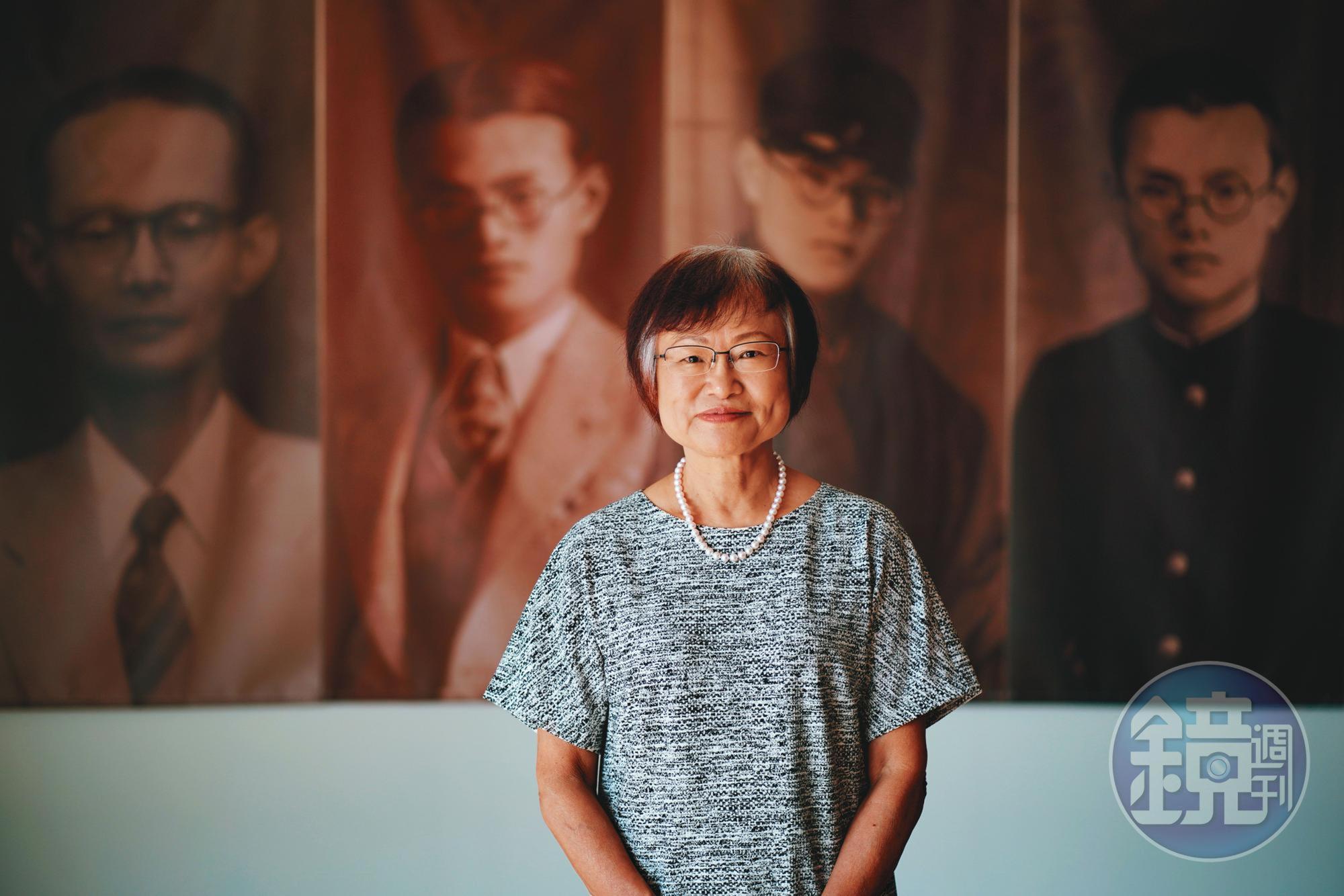 李雅容與丈夫經營的語文中心如同畫廊,為保存父親的遺物,特別設了一間小展覽館,她說家族中自己的臉最像父親,寫作嚴謹的個性也像父親。