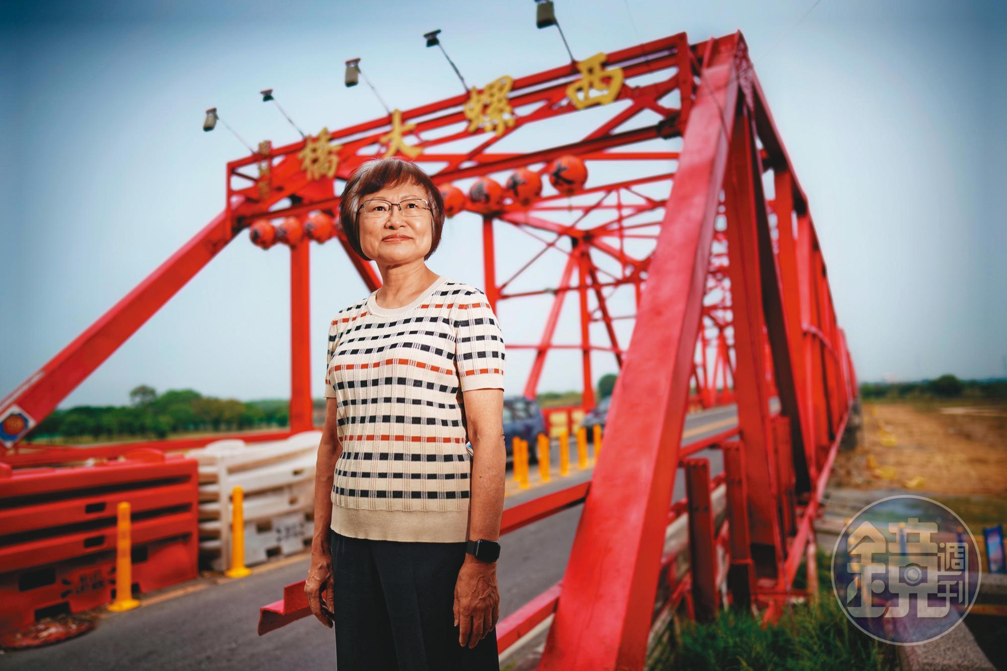 李雅容小時候常跟家人到濁水溪搭竹伐遊玩,西螺大橋建造完成時是綠色,後來整修才漆成現在我們熟知的紅色。