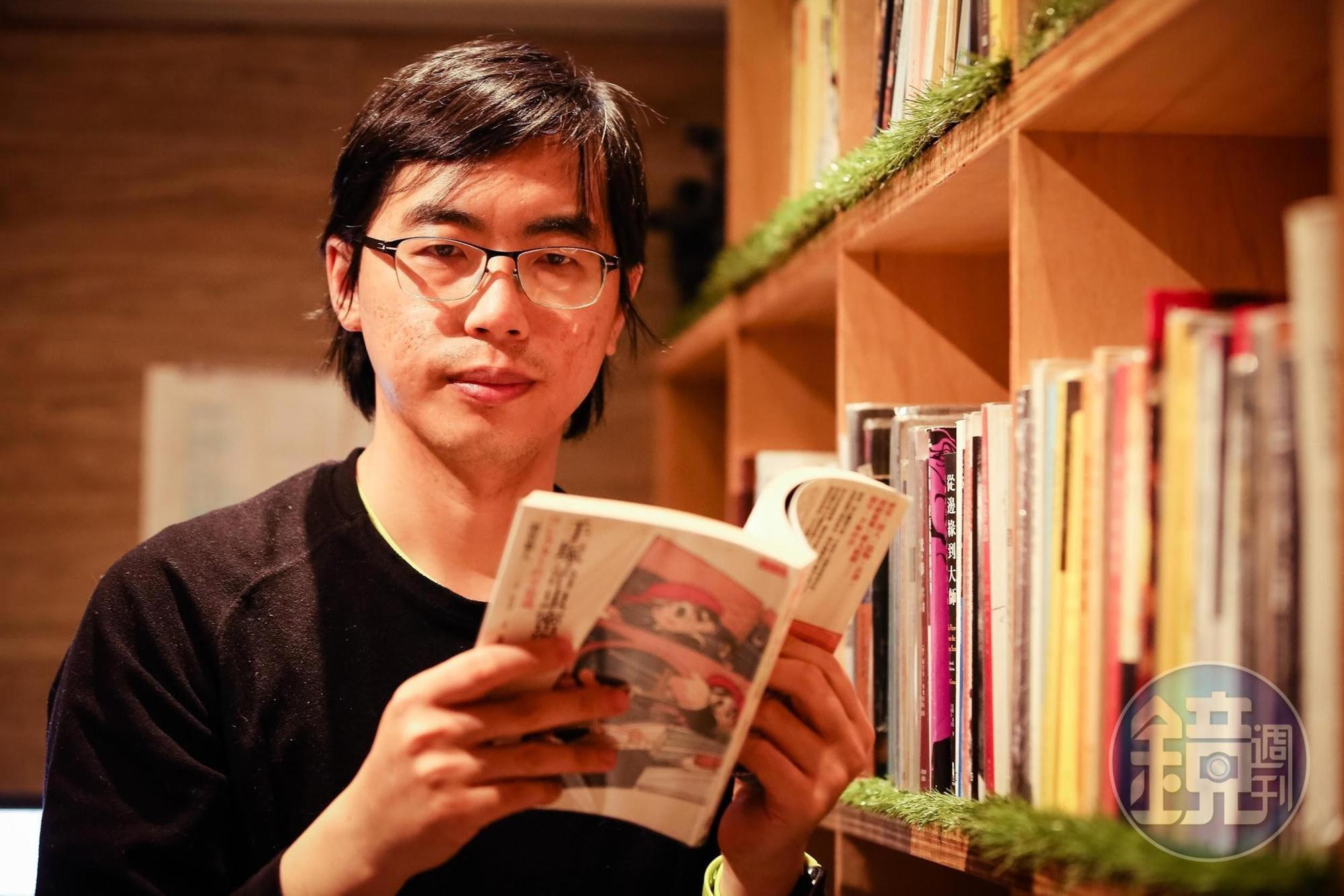 張英珉小時候想當漫畫家，退伍後開始持續從事文學、劇本創作，發展出實用的創作方法。