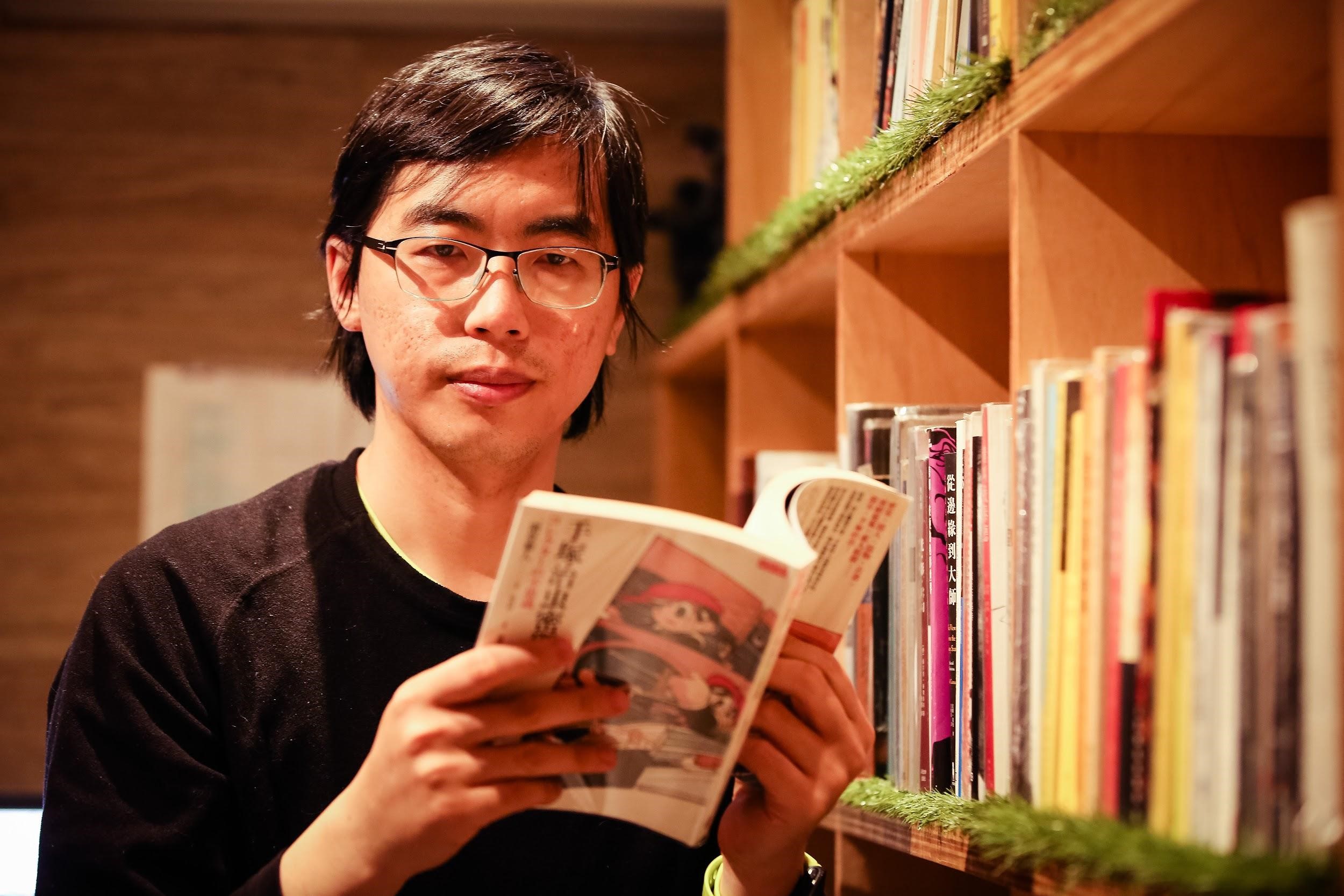 張英珉小時候想當漫畫家，退伍後開始持續從事文學、劇本創作，發展出實用的創作方法。