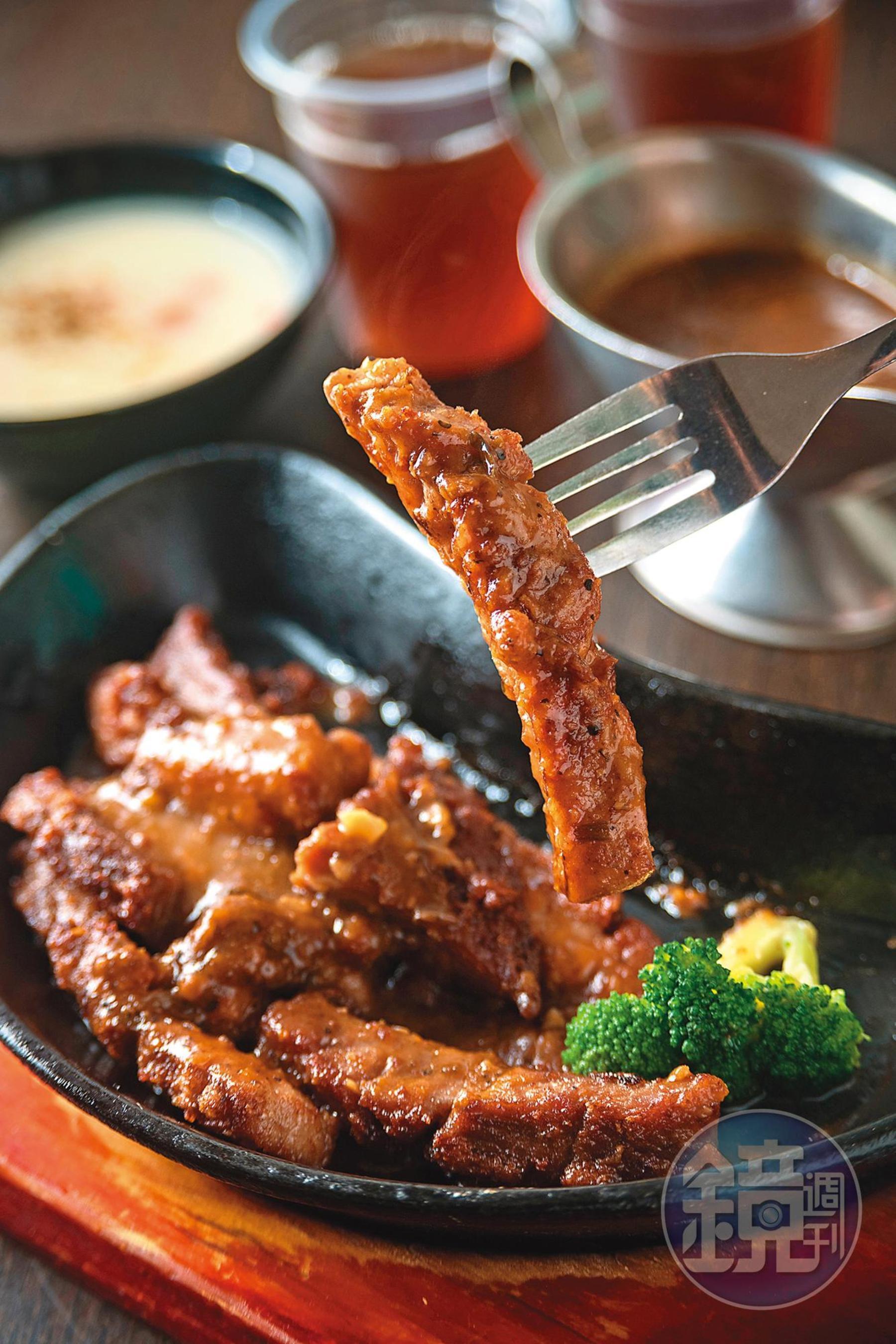 老闆娘特別推薦的「厚切松阪豬排」,為每日限量。(170元/份,非圖中分量)