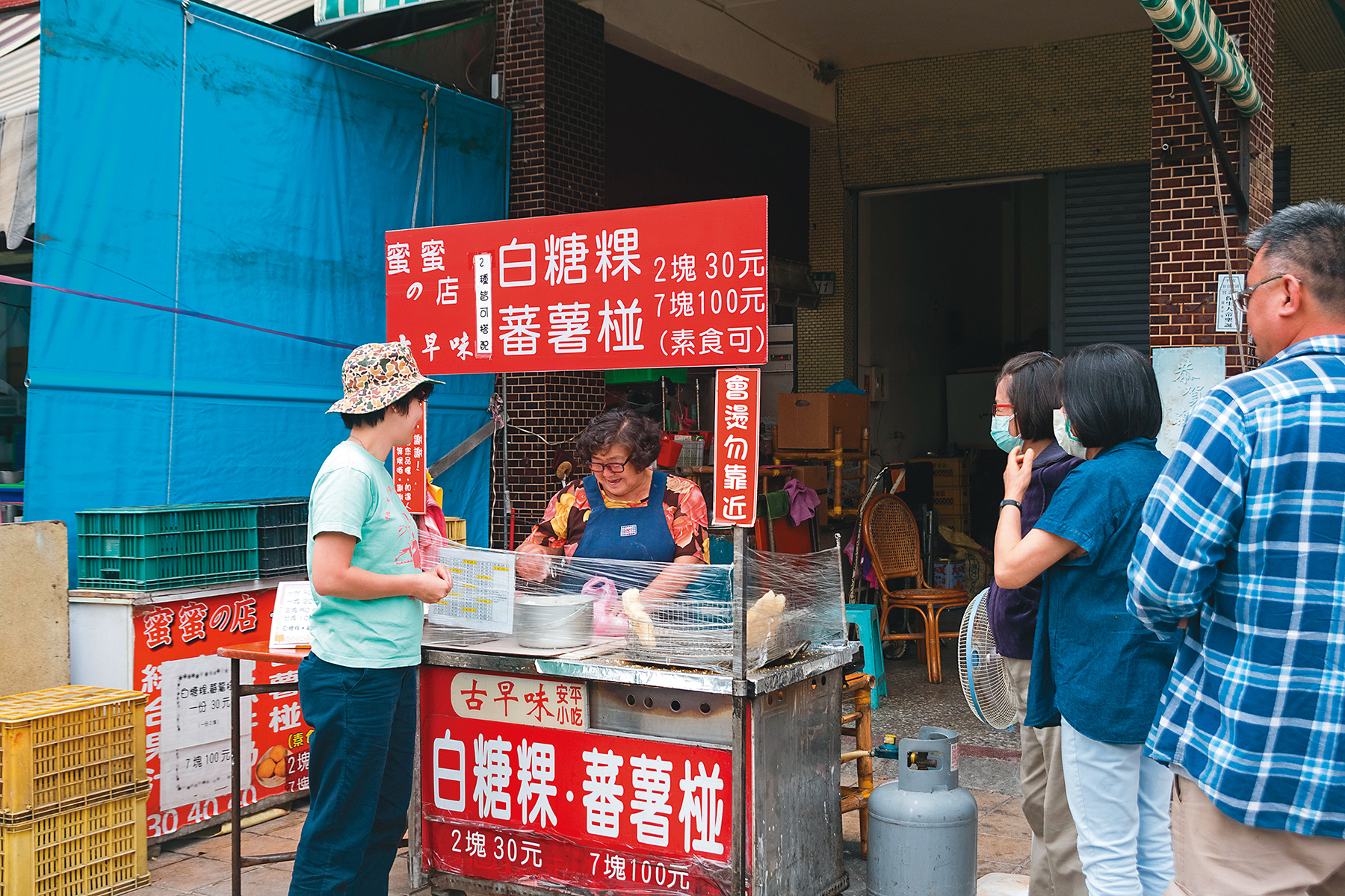 「蜜蜜的店」平日也有不少老客人上門。