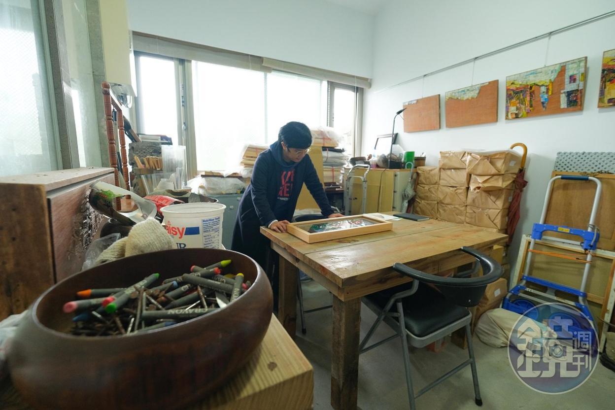 胡達華的釘畫工作室就在店內,這兒也不定期舉辦課程。