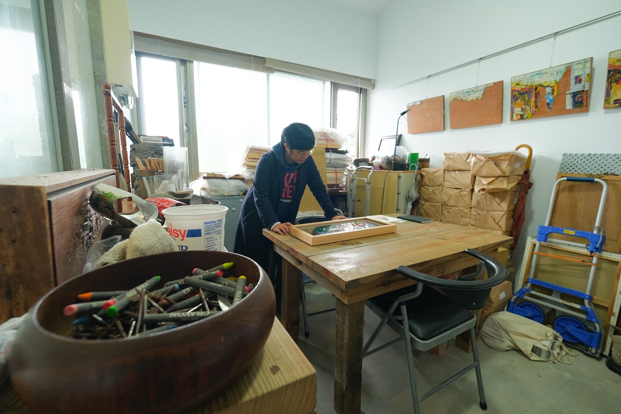 胡達華的釘畫工作室就在店內，這兒也不定期舉辦課程。