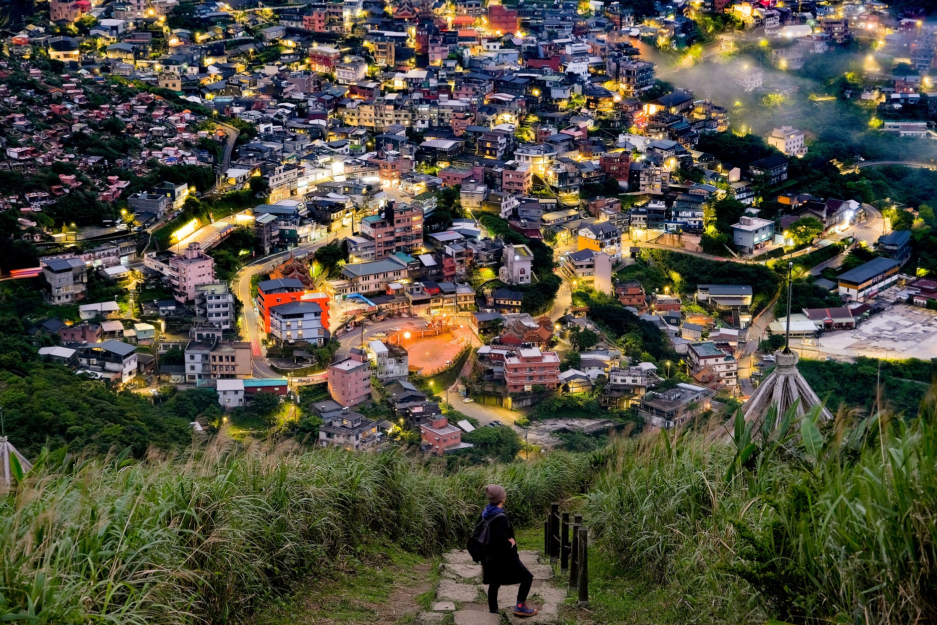 雞籠山登山步道的回頭景，是九份近來最夯的拍攝點。