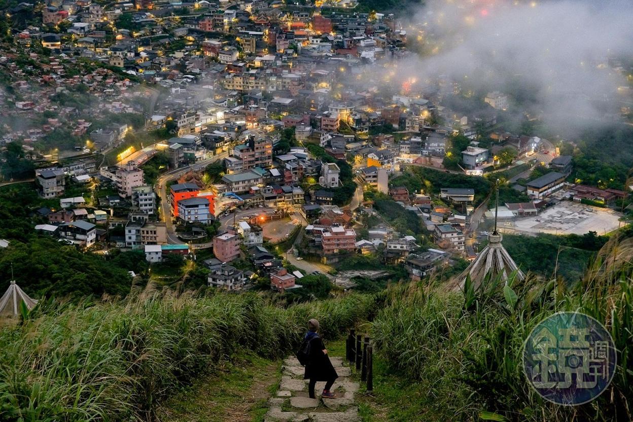 美麗的山景出現在眼前。