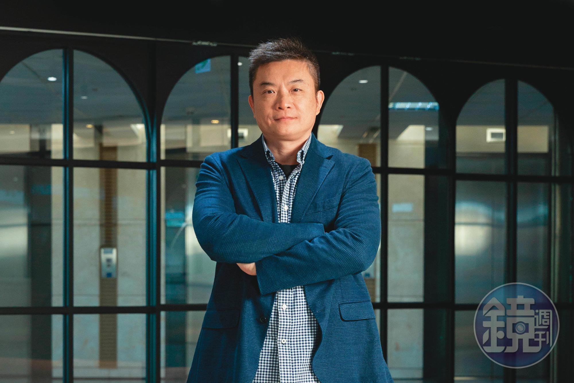 浪Live網紅製造部副總任國勇過去操作藝人,現在看中網紅趨勢,以團隊模式經營新人。